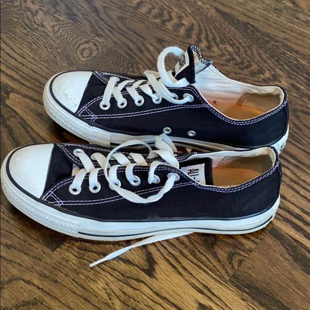 Black low converse
